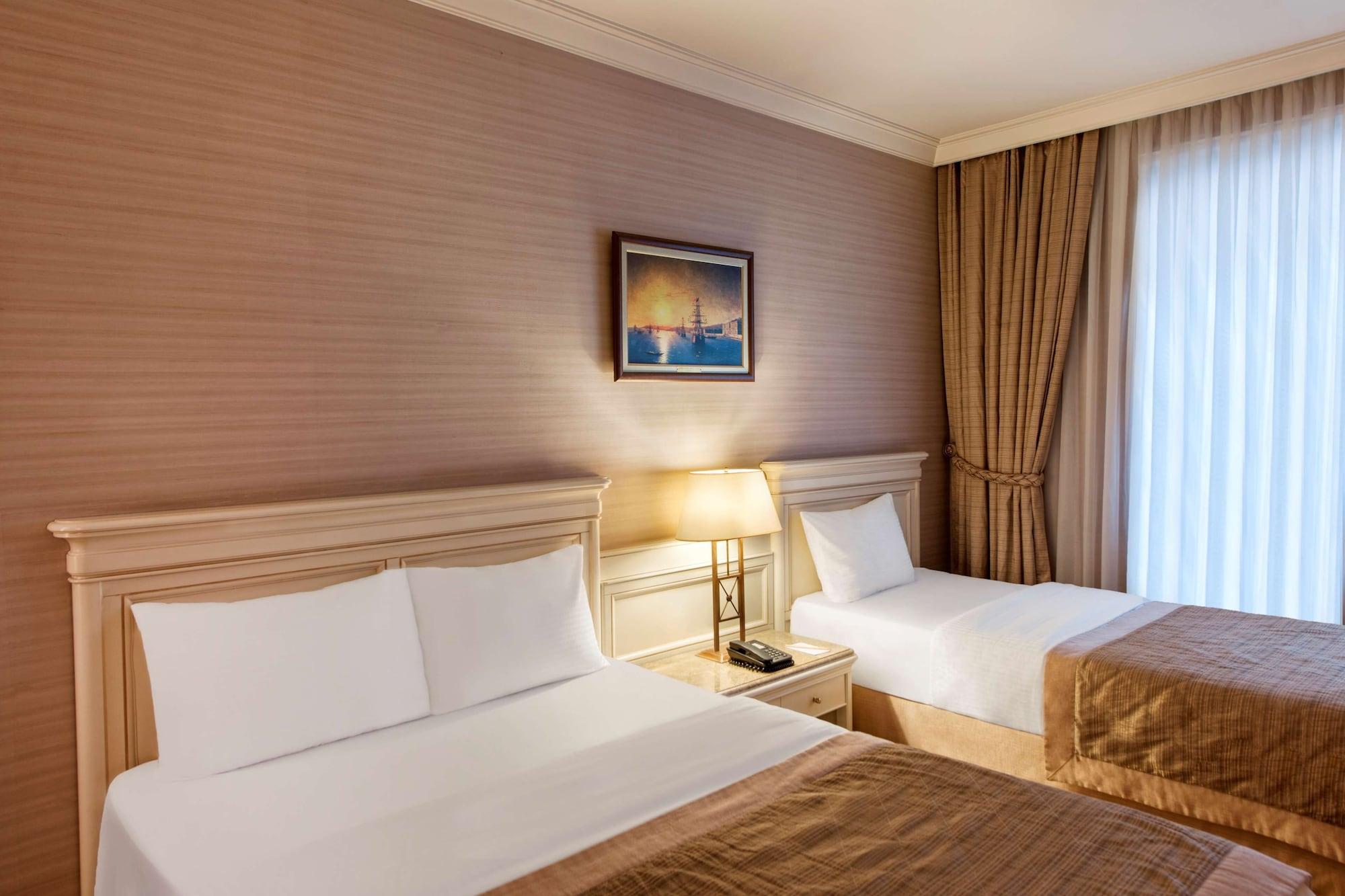 Elite World Comfy Taksim Hotel 4*