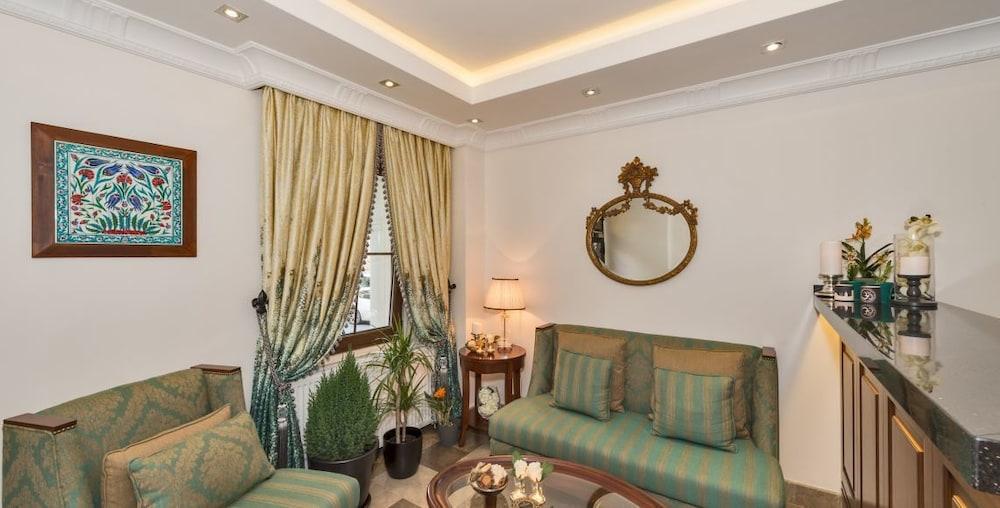 Hotel Four Doors 3*