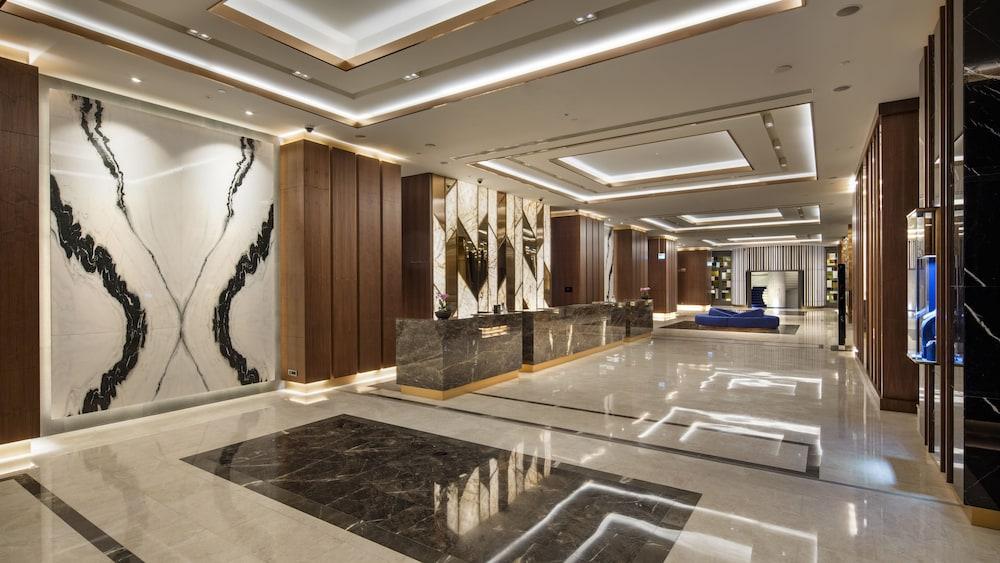 Hilton Maslak Hotel 5*