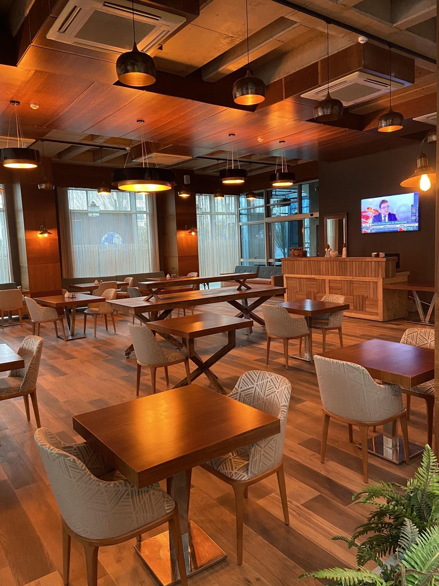 Discovery Hotel 3*