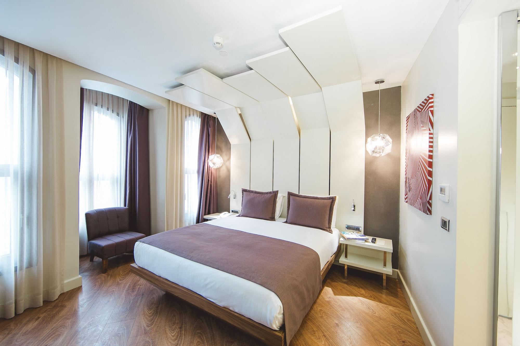 Hotel Maroon Pera 3*
