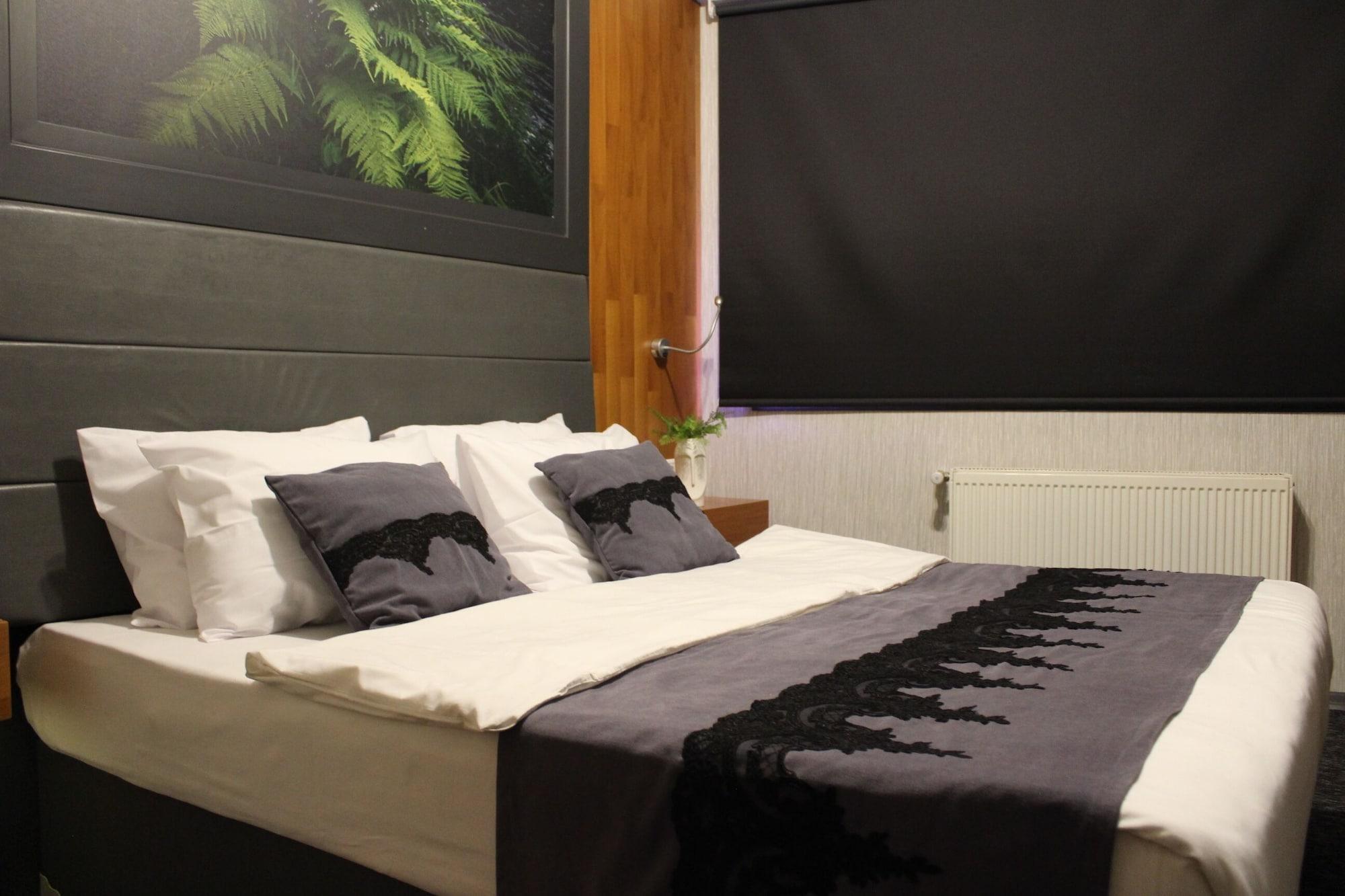 Black 2* Istanbul