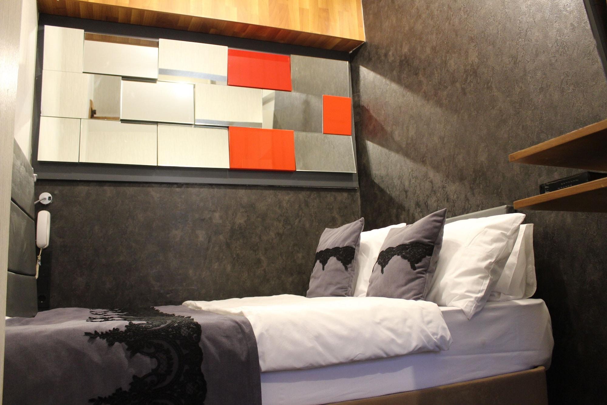 Black Aparthotel