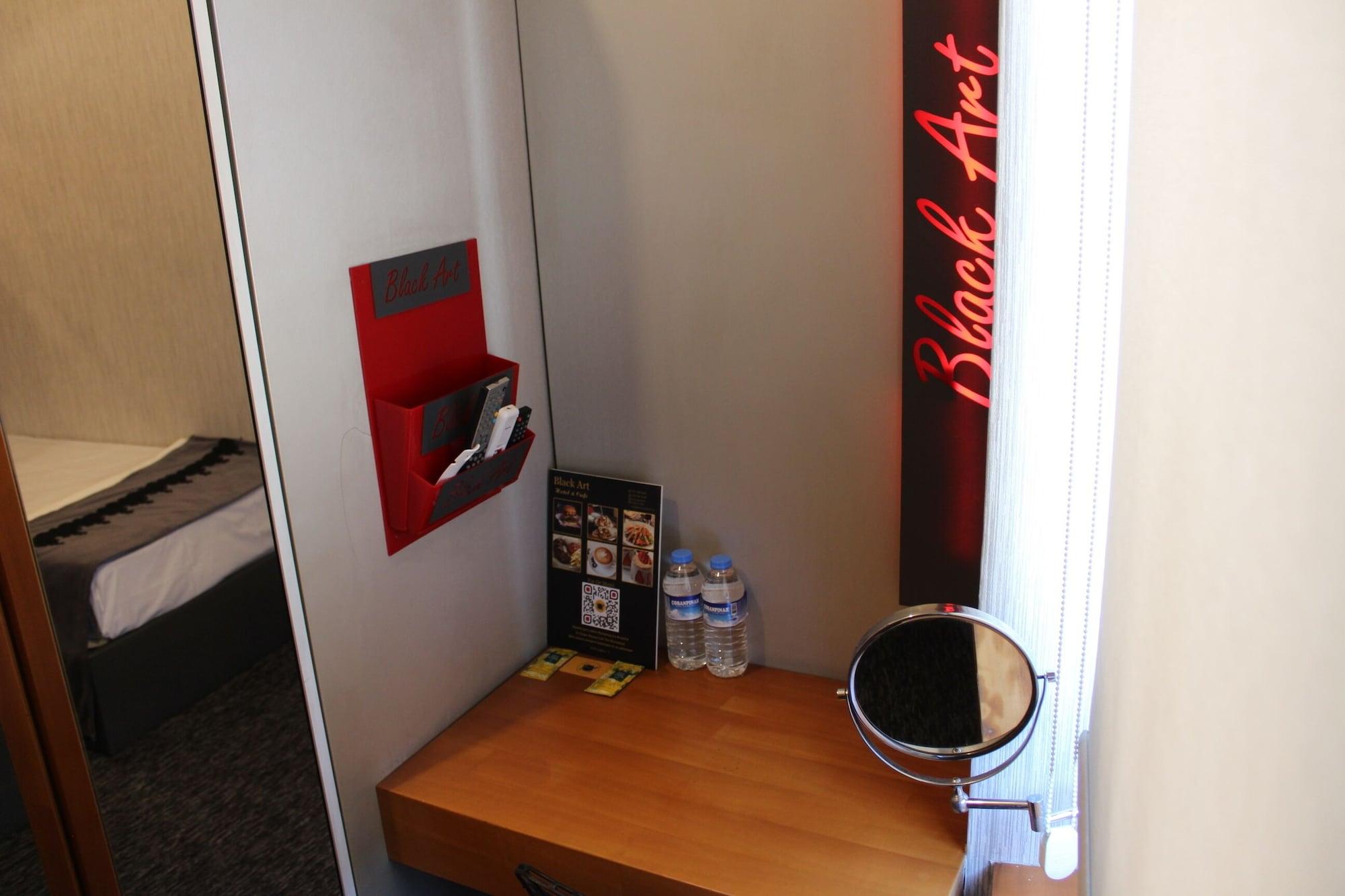 Black Aparthotel 2*