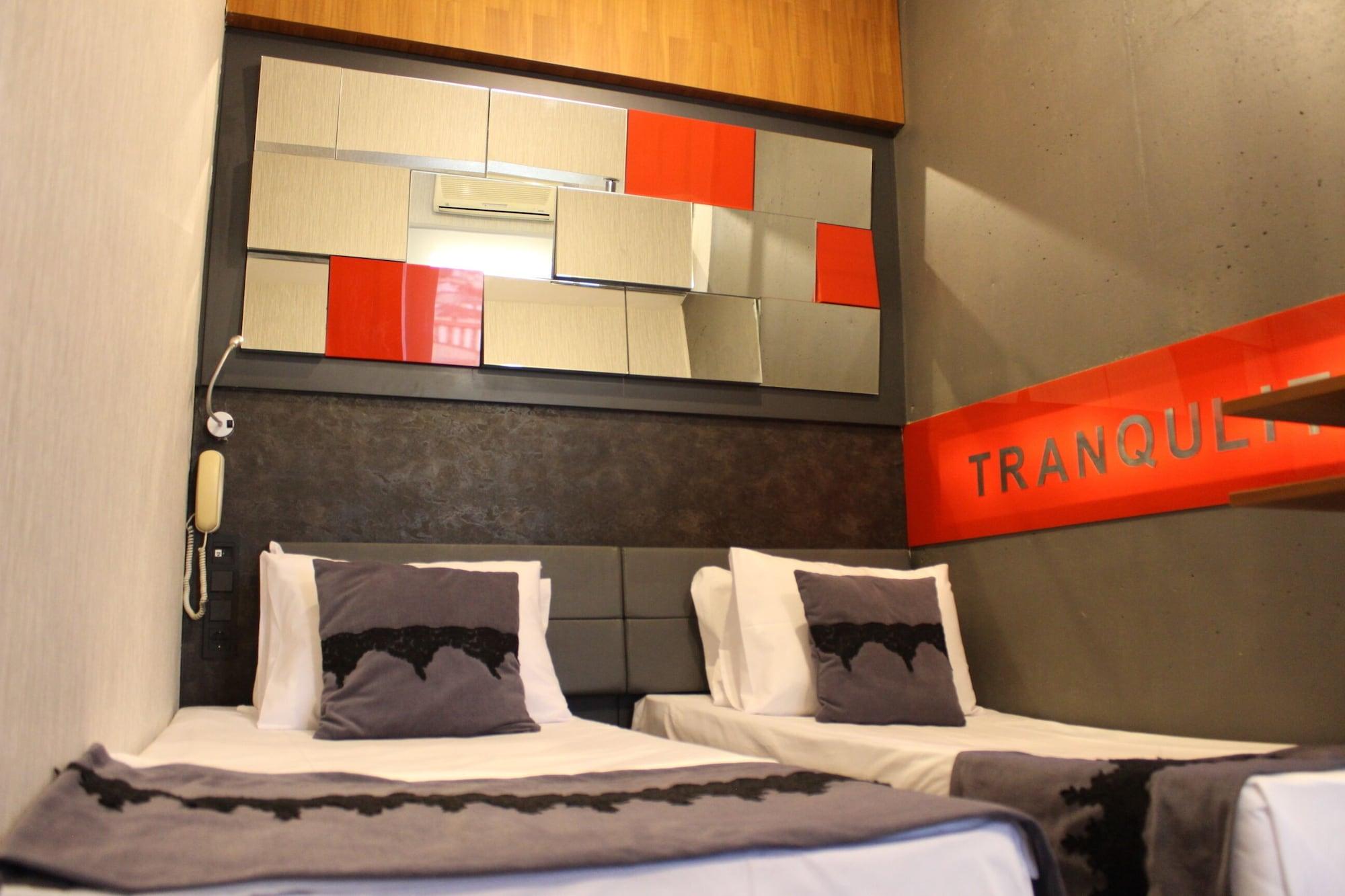 Aparthotel Black 2*