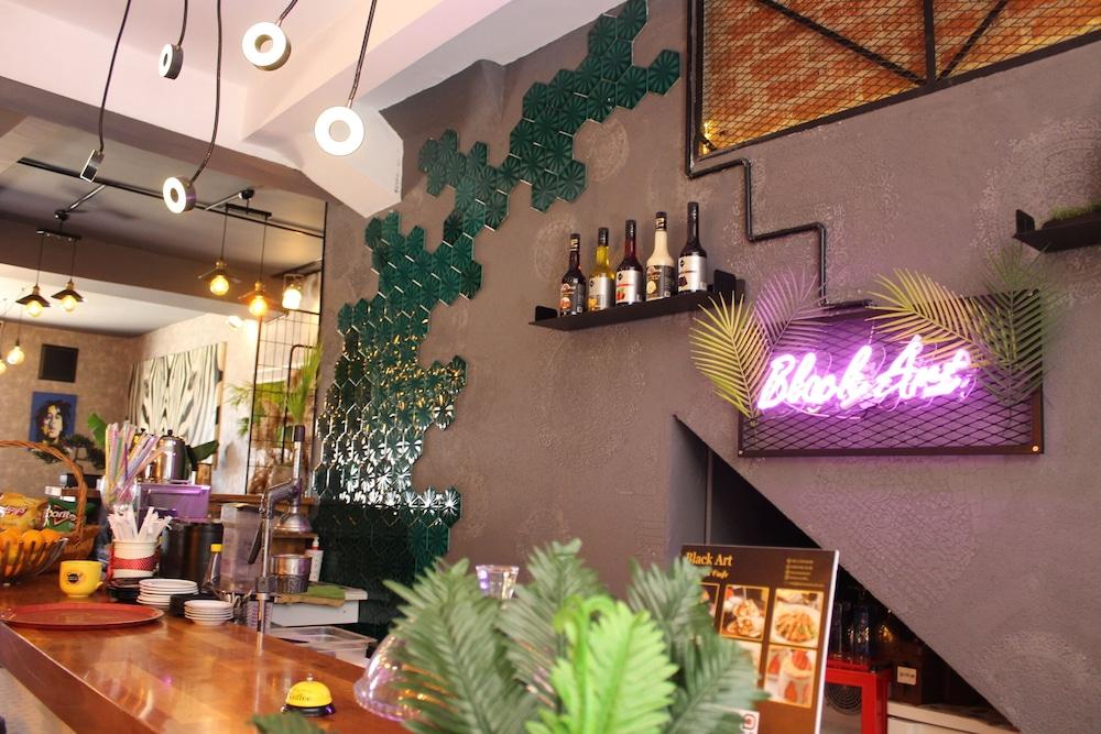 Black Aparthotel