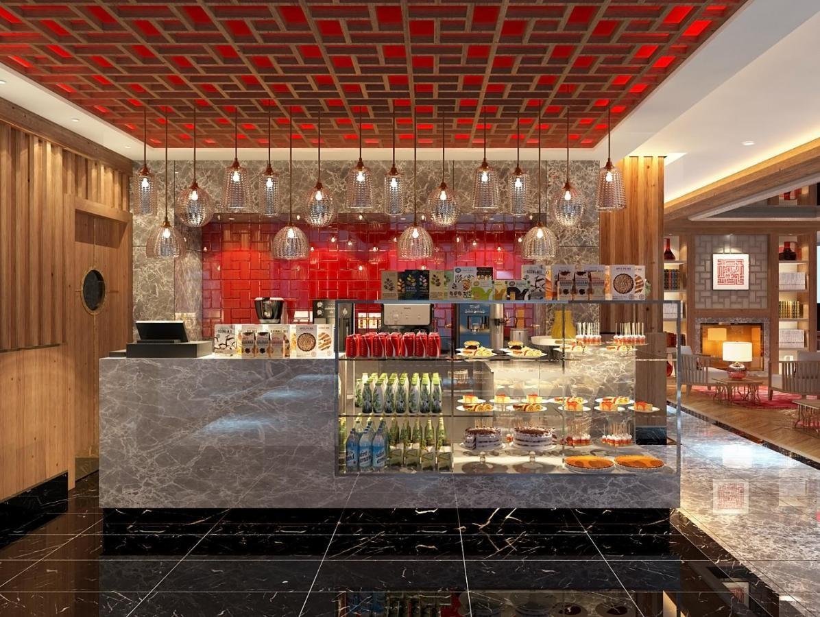 Moevenpick Airport 5*
