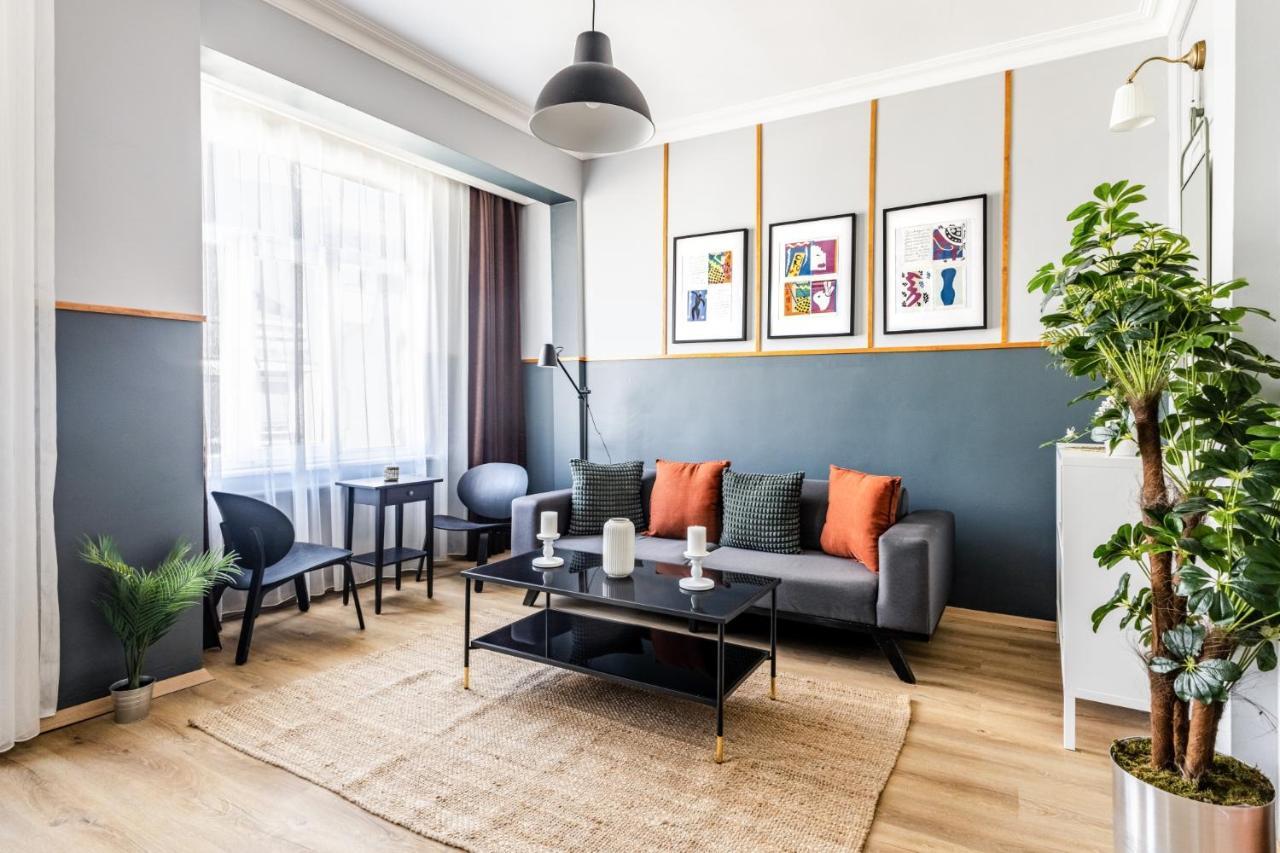 2br - 1 Min Taksim Sq Istiklal Avenue In Beyoglu Apartment