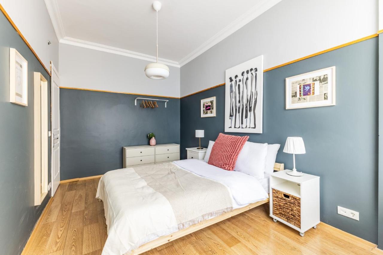 2br - 1 Min Taksim Sq Istiklal Avenue In Beyoglu Apartment