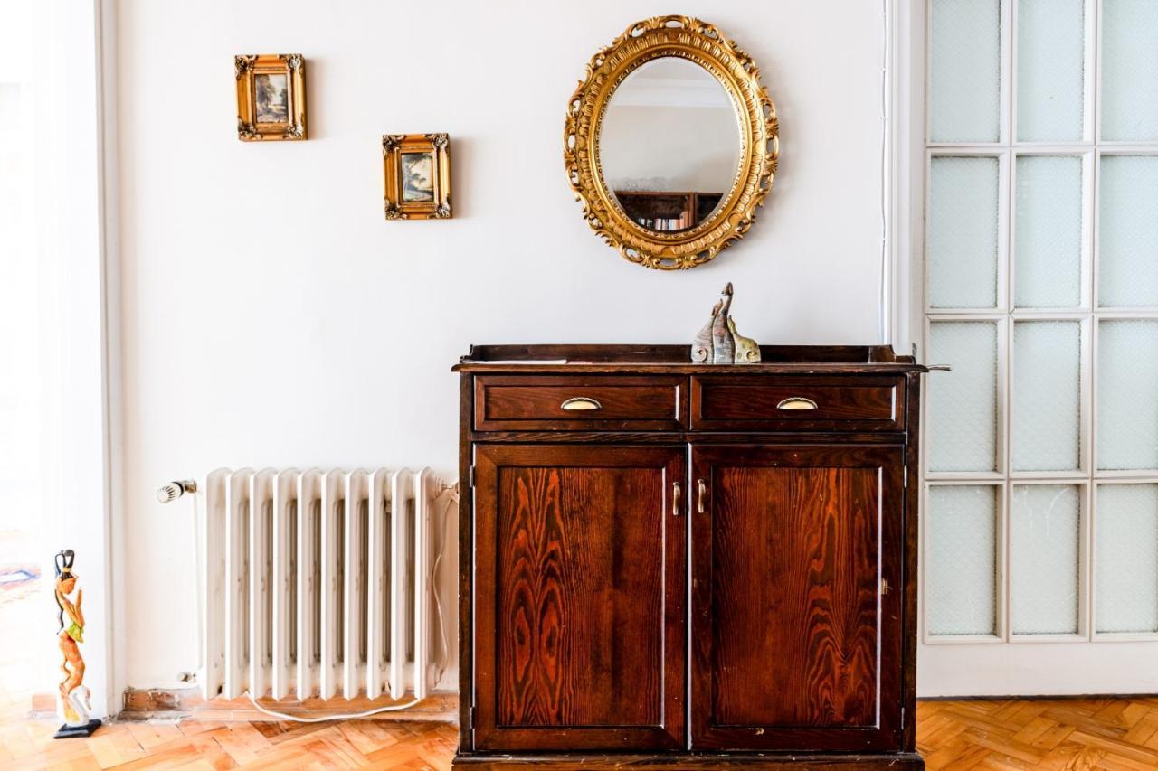 Spacious Flat W Balcony 3 Min To Kadikoy Square