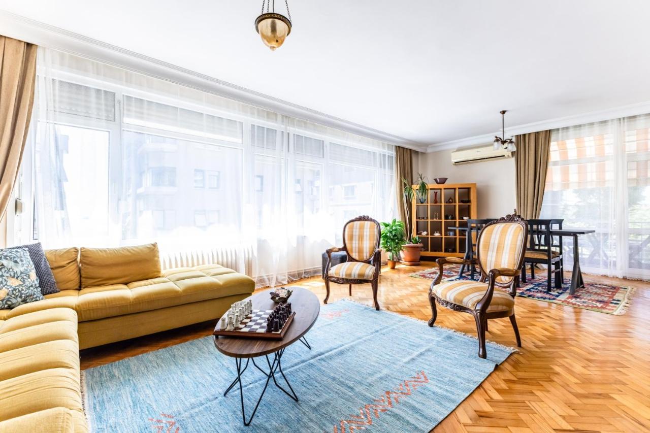 Spacious Flat W Balcony 3 Min To Kadikoy Square *