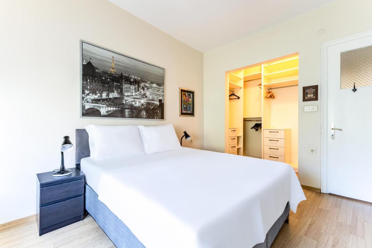 Spacious Flat W Balcony 3 Min To Kadikoy Square