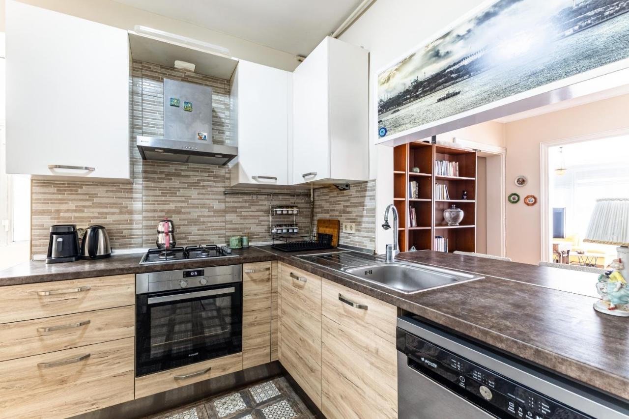 Spacious Flat W Balcony 3 Min To Kadikoy Square Apartment Istanbul