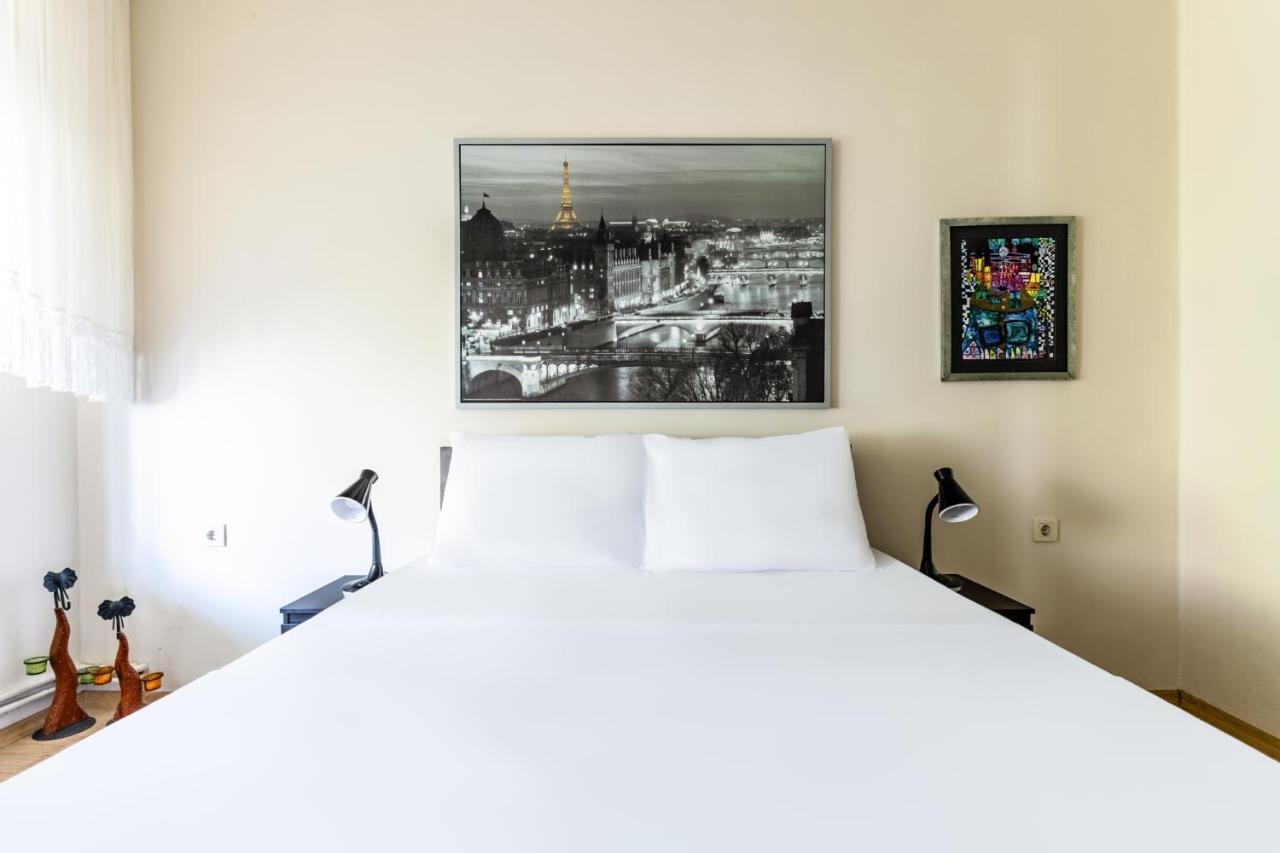 Spacious Flat W Balcony 3 Min To Kadikoy Square Apartment *