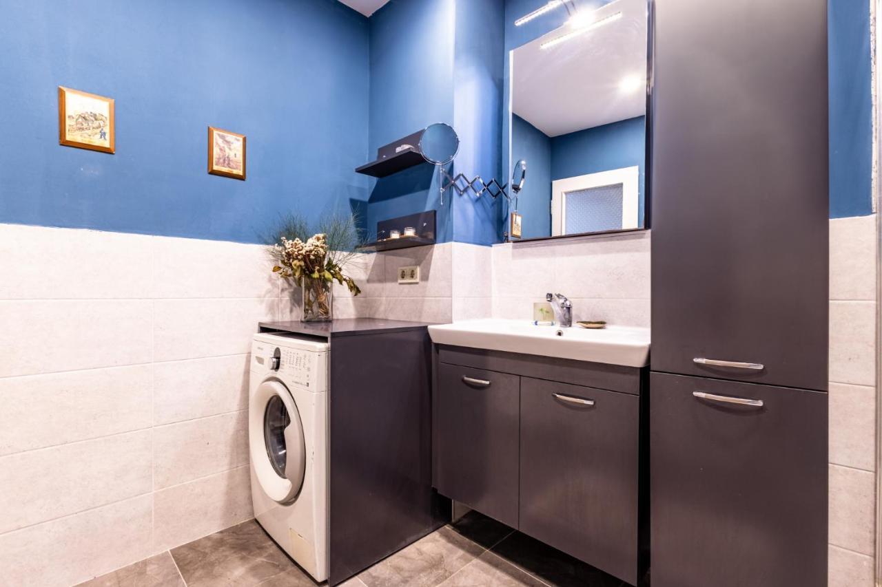 Spacious Flat W Balcony 3 Min To Kadikoy Square Apartment *
