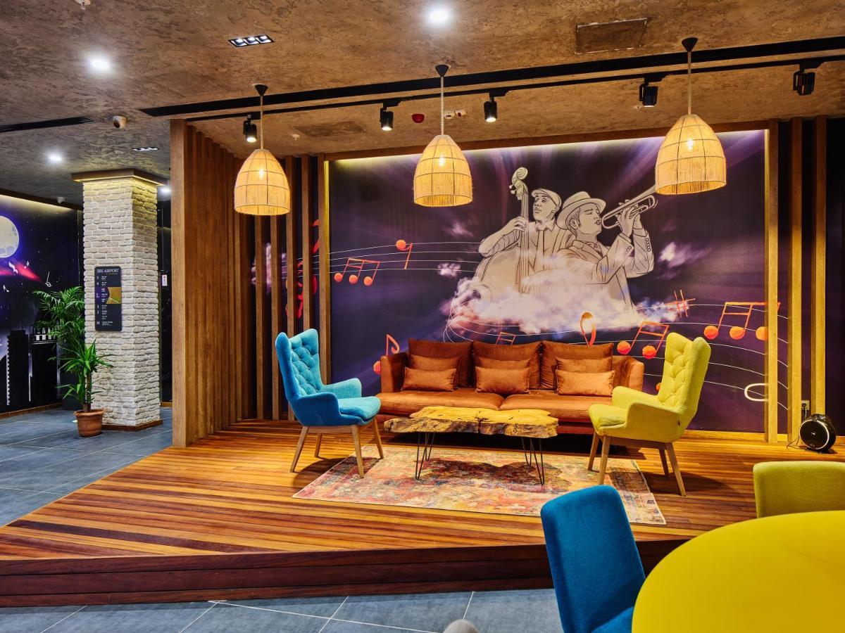 Hotel Ibis Airport 4*