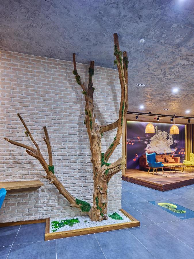 Ibis Airport Hotel 4*