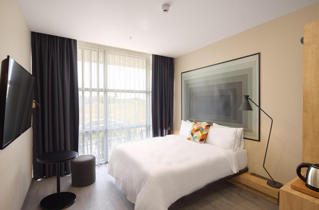 Hotel Ibis Airport 4*