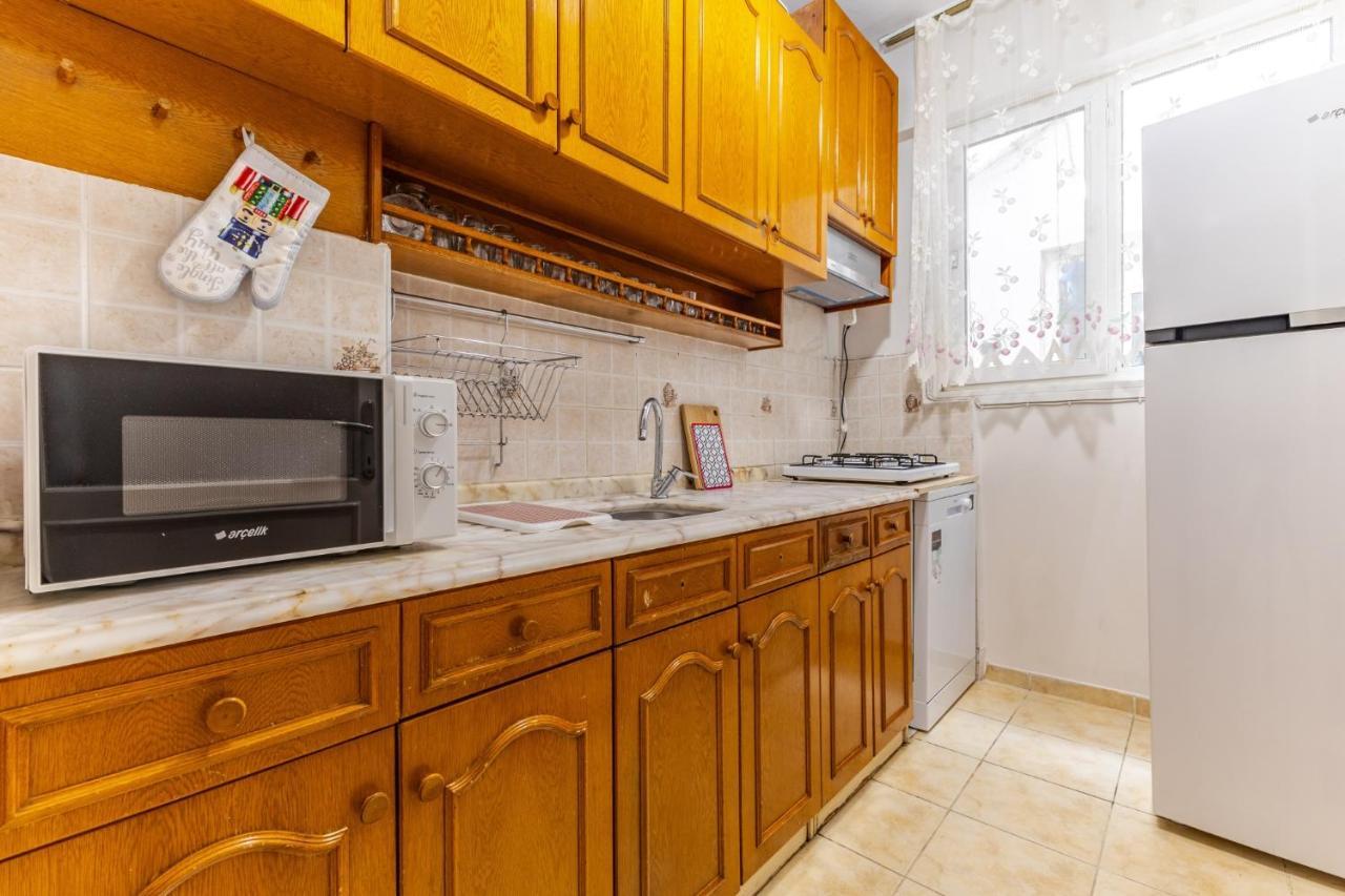 Spacious Flat W Balcony Near Marmaray In Kadikoy İstanbul