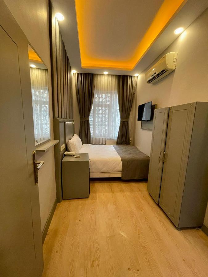 Hotel Crowned 2*