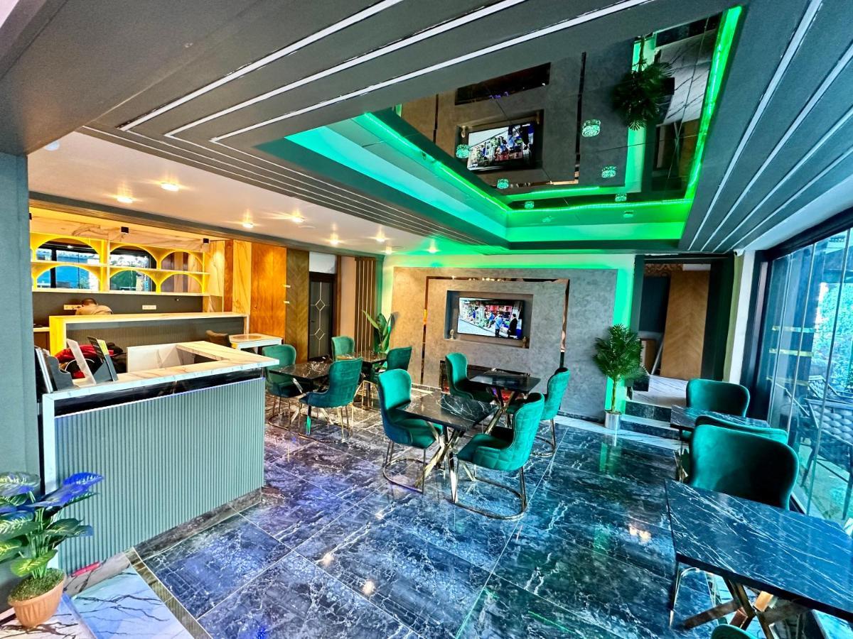 Hotel Crowned 2*