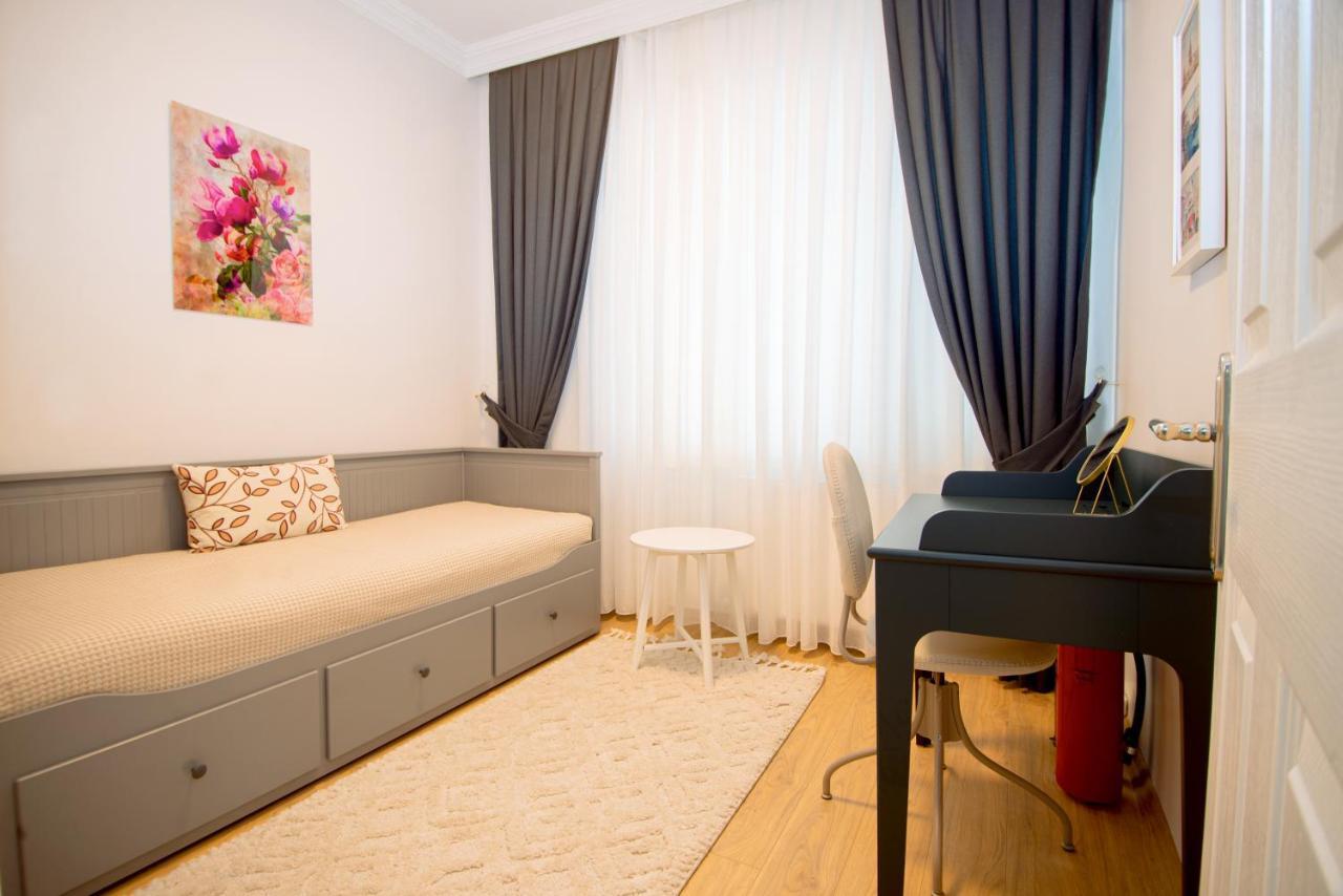 Your Oasis In Lively Moda, Near Sea Istambul