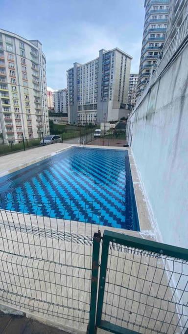 2+1 Luxury Flat , 5 Beds , Near Services Apartment