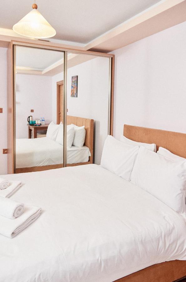 Apartment White Rabbit Apart