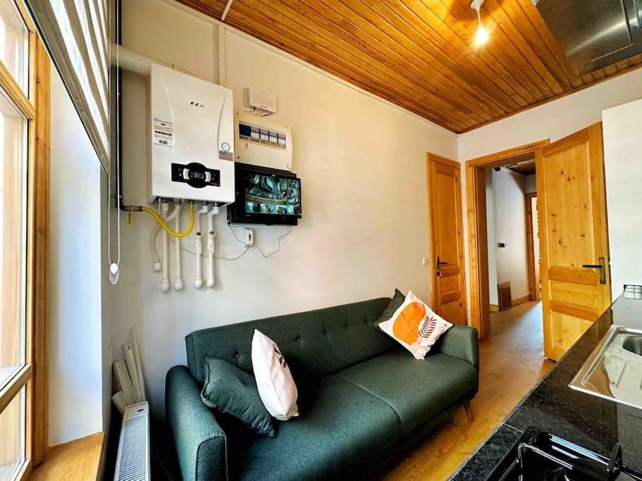 Refurbished Triplex In Taksim Holiday home *