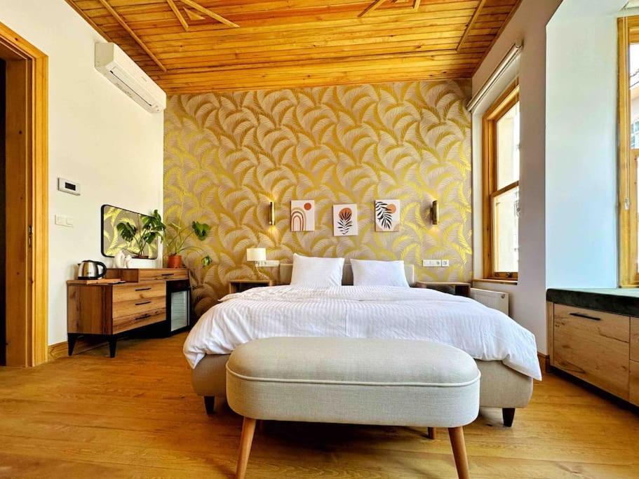 Refurbished Triplex In Taksim Tatil Evi *