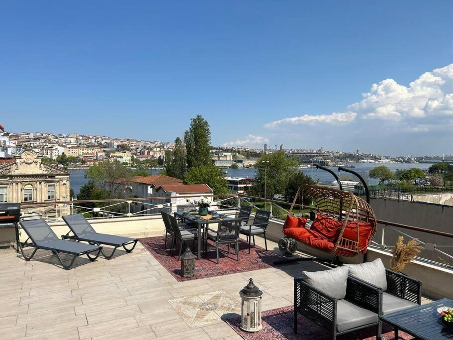 Waterfront Tiny House Bosphorus With Exceptional Terrace