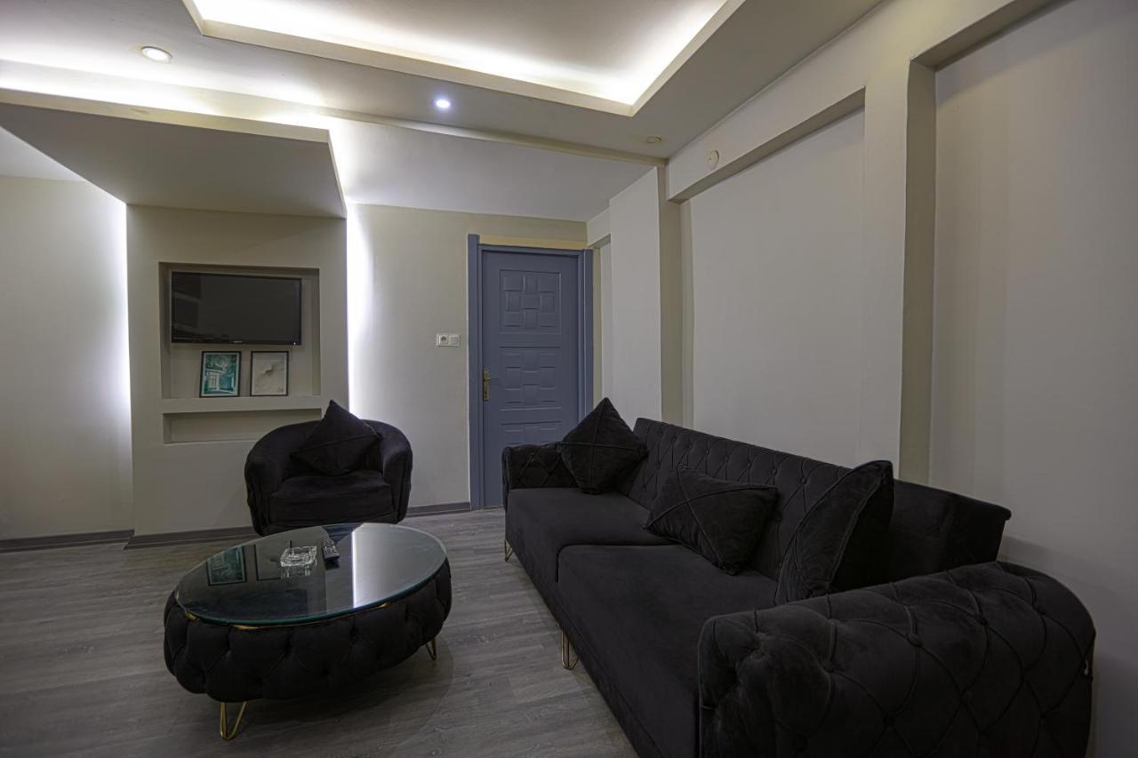 Aparthotel Sara Suit *