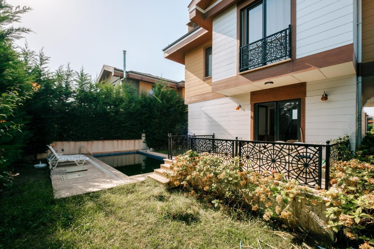 Chic W Pool Garden Fireplace In Sile Istambul