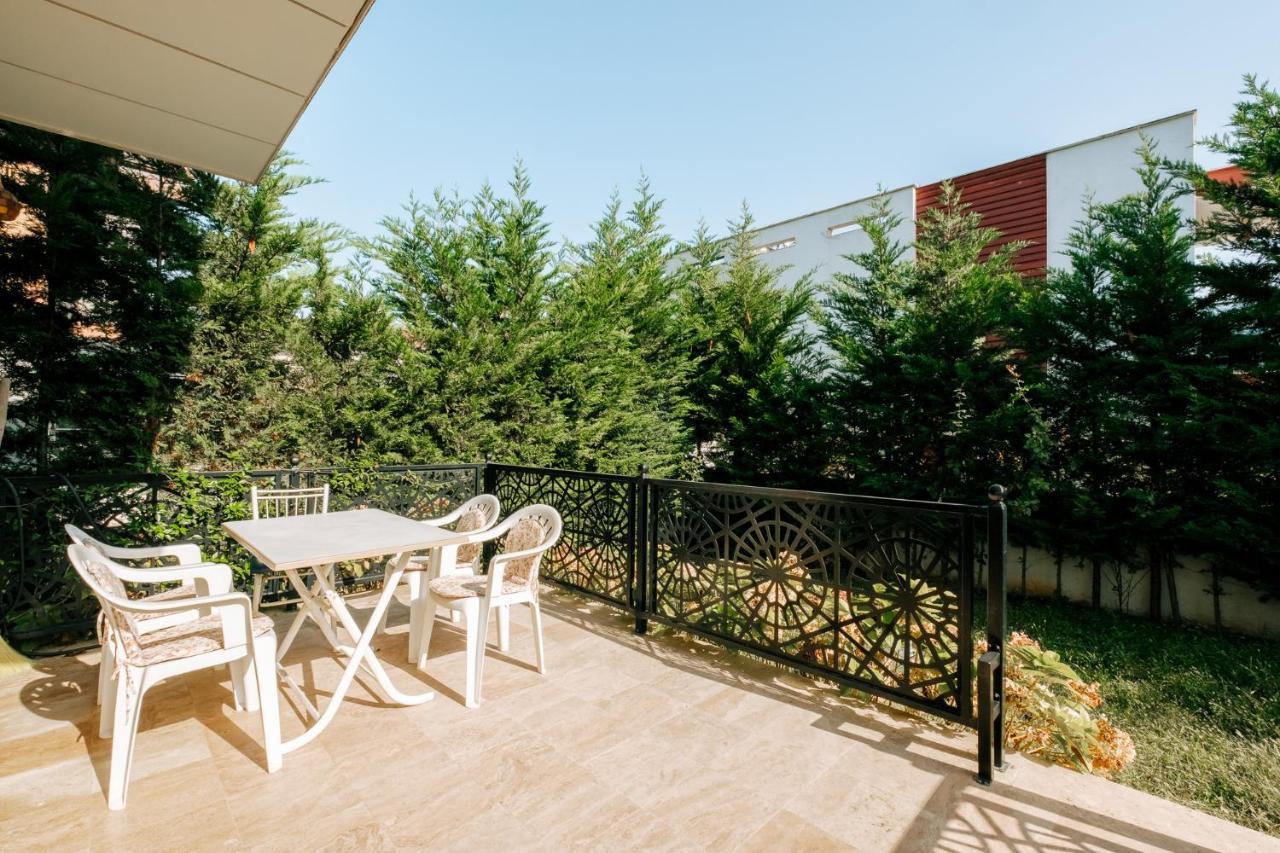 Chic W Pool Garden Fireplace In Sile