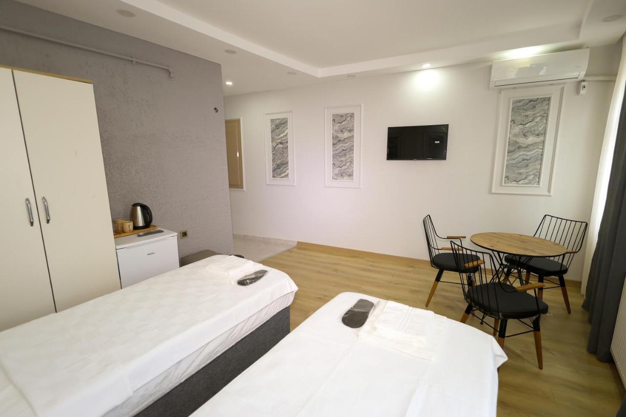 Joe Black Otel
