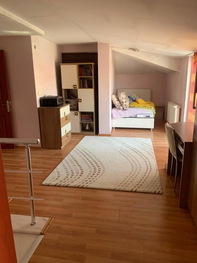 In Bahcelievler Hostel
