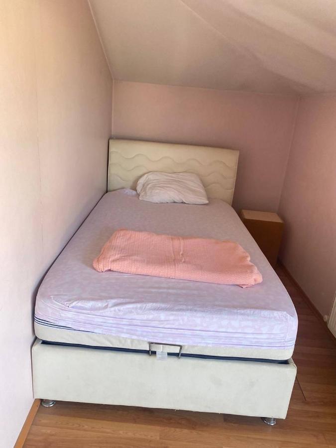 In Bahcelievler Hostel