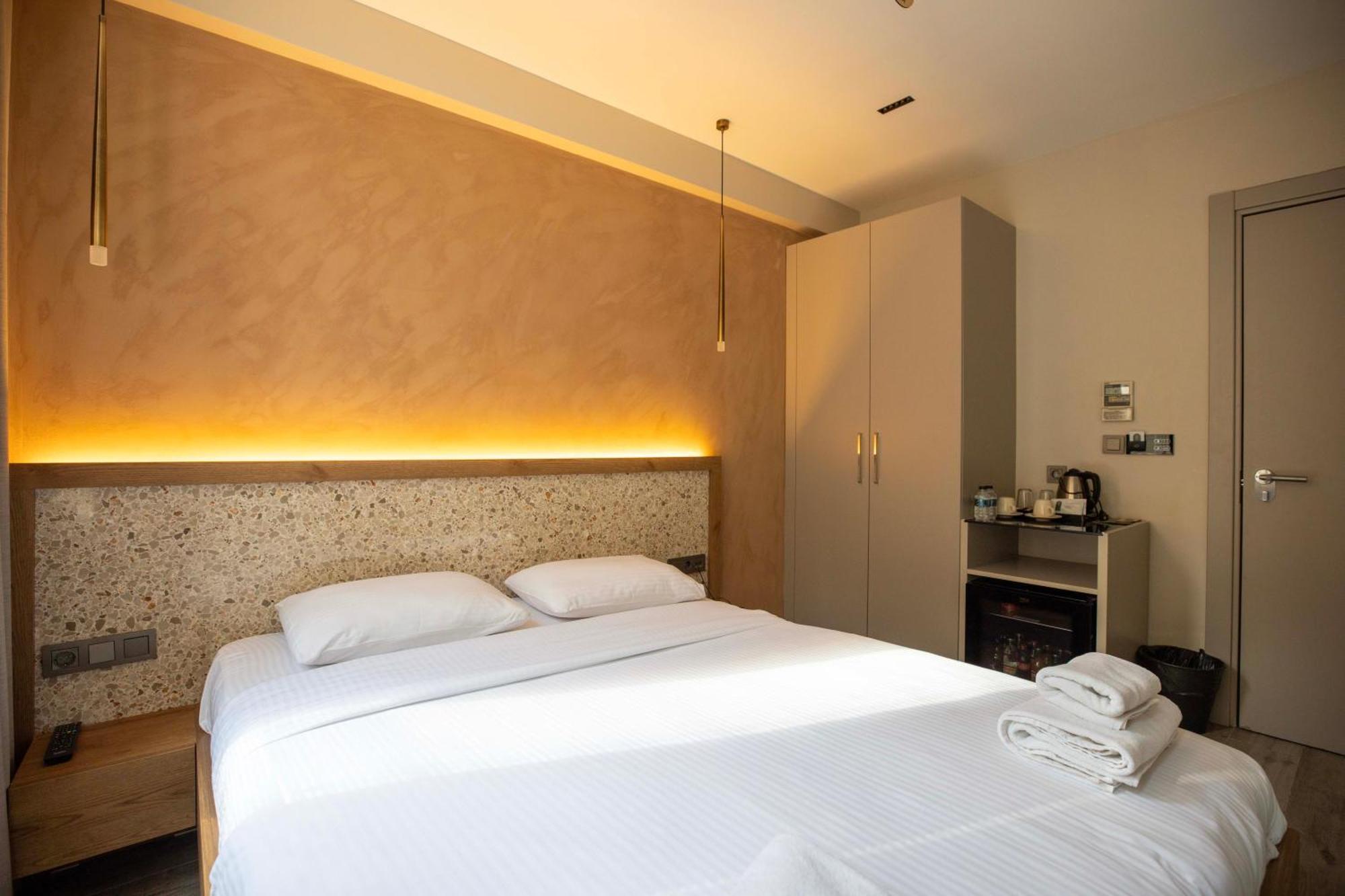 21 Hotel *