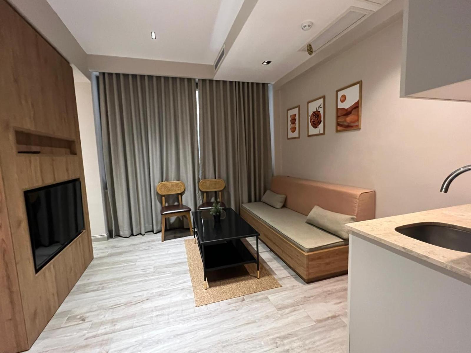 21 Hotel *
