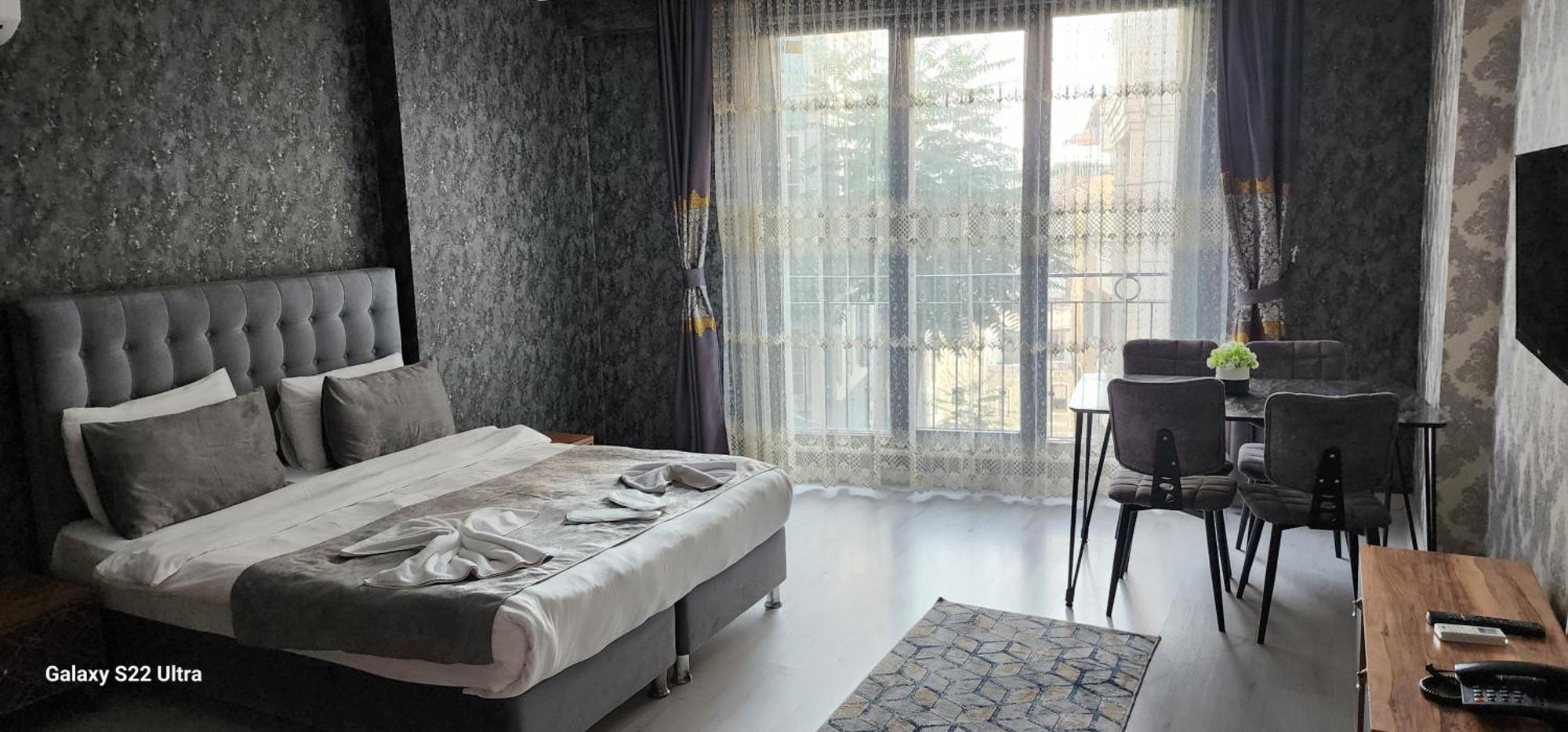 Taksim Royal & *