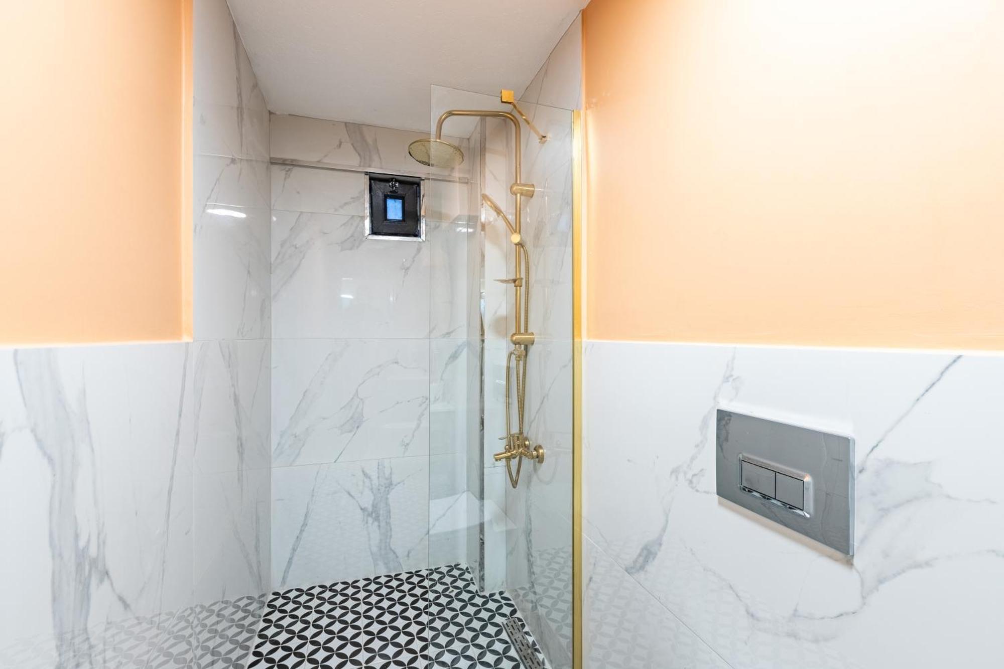 Kiztasi Apartments-orange And Blue Apartment *