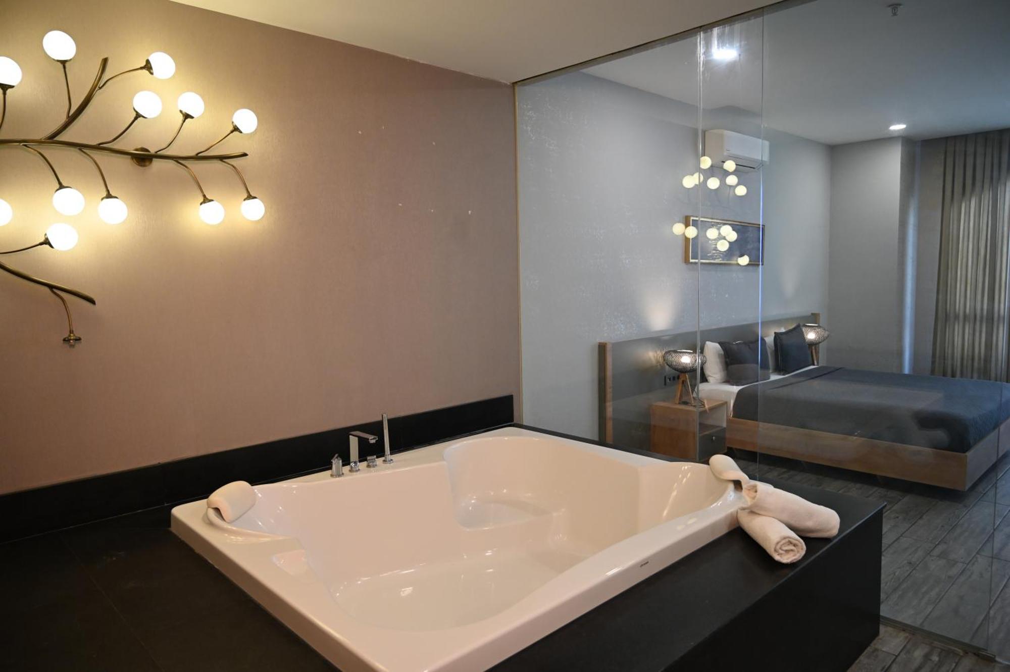 Agora Aparthotel