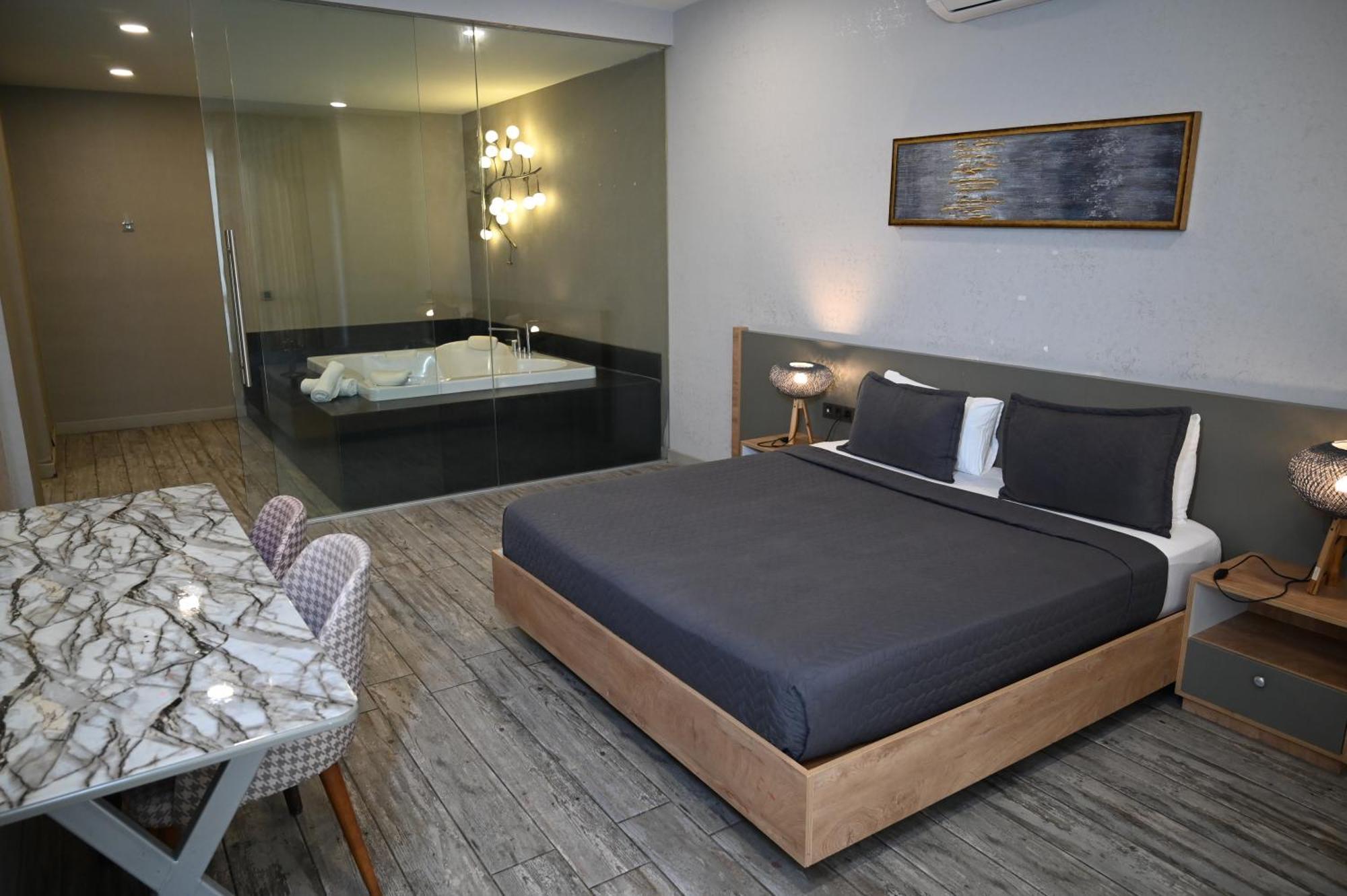 Agora Aparthotel 2*