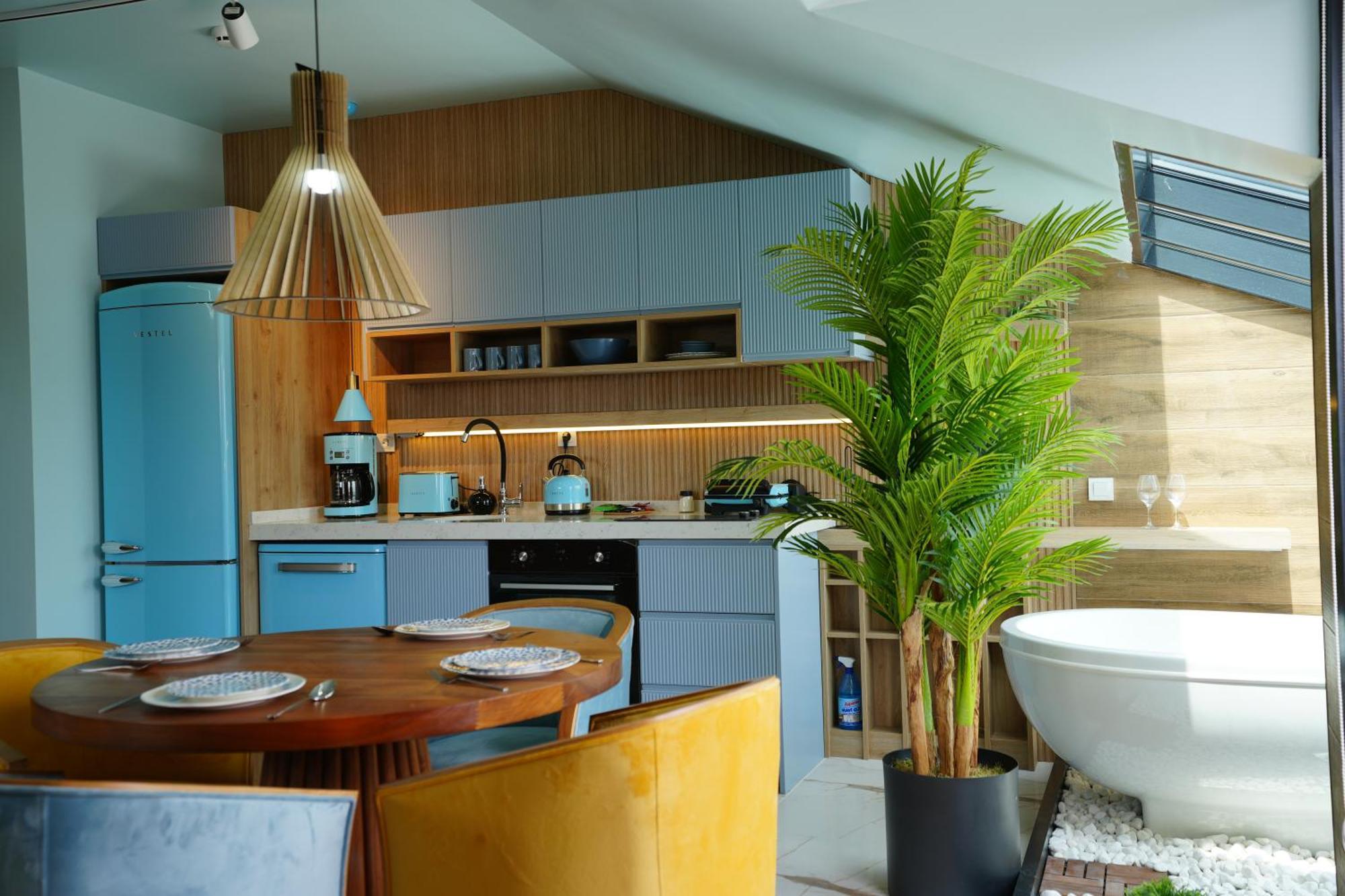 Apartment Blue 14 *