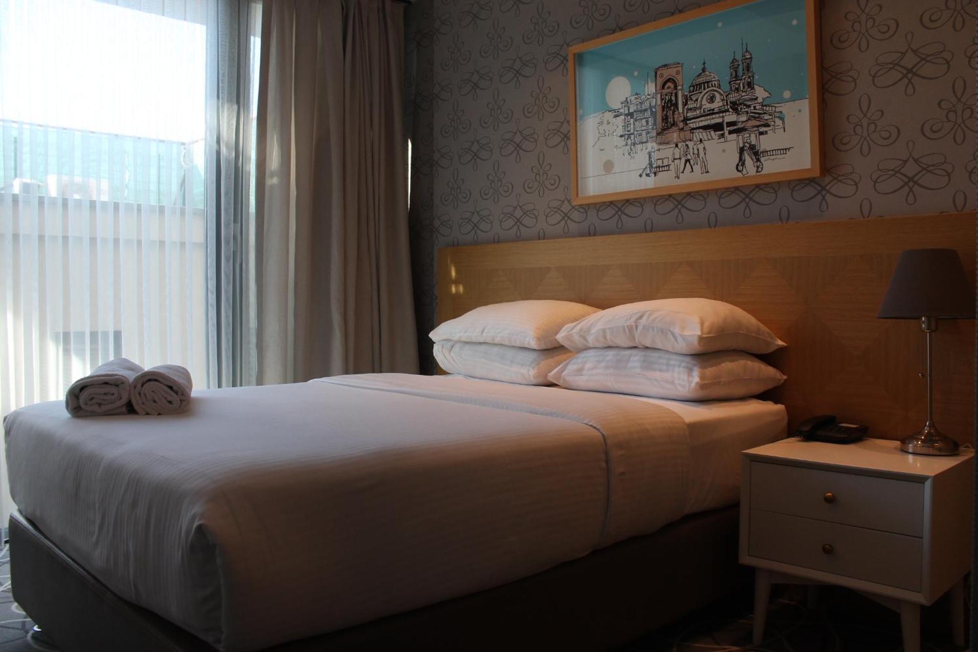 Four-g Hotel