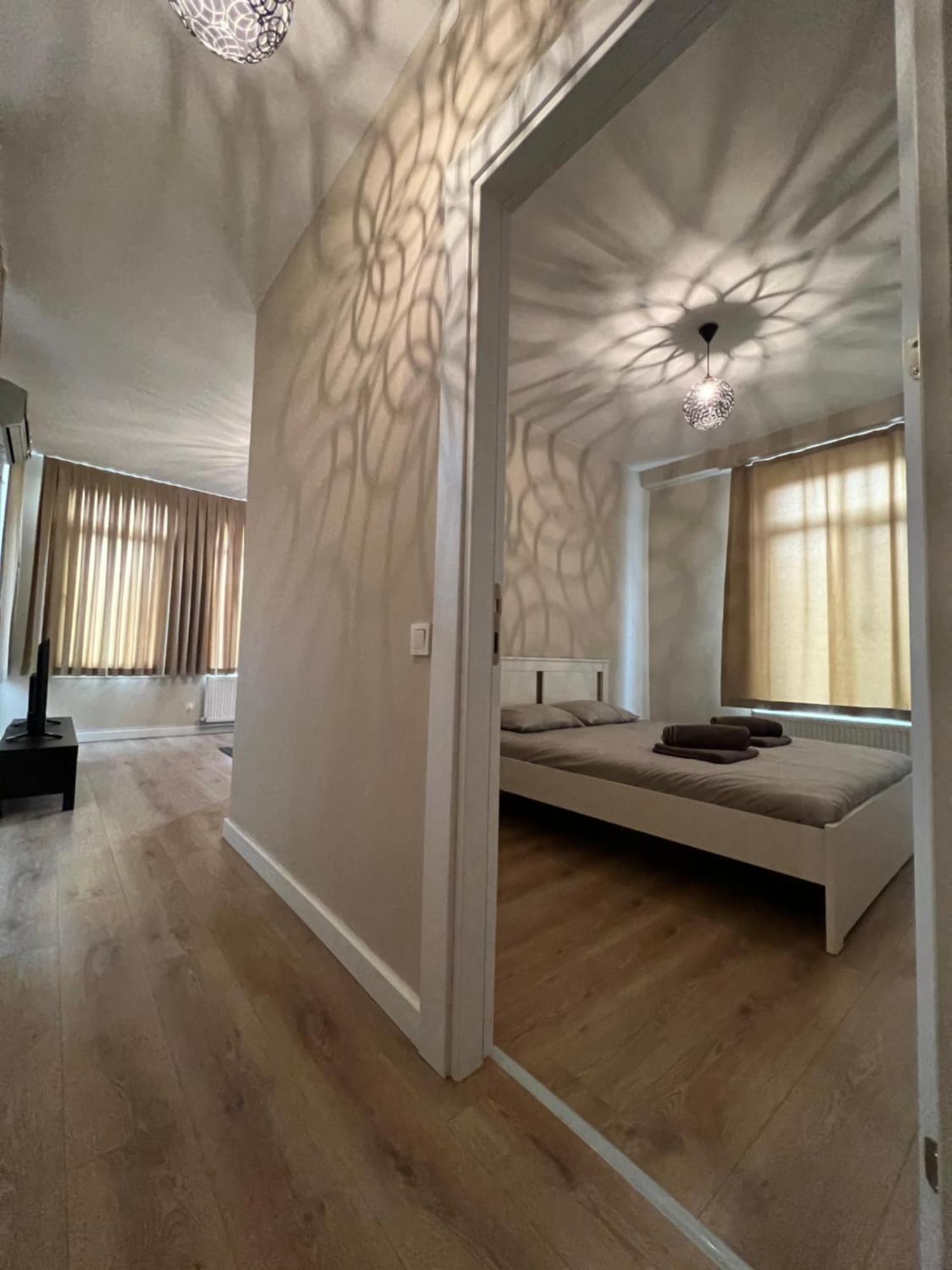 Apartment Imperial Suits