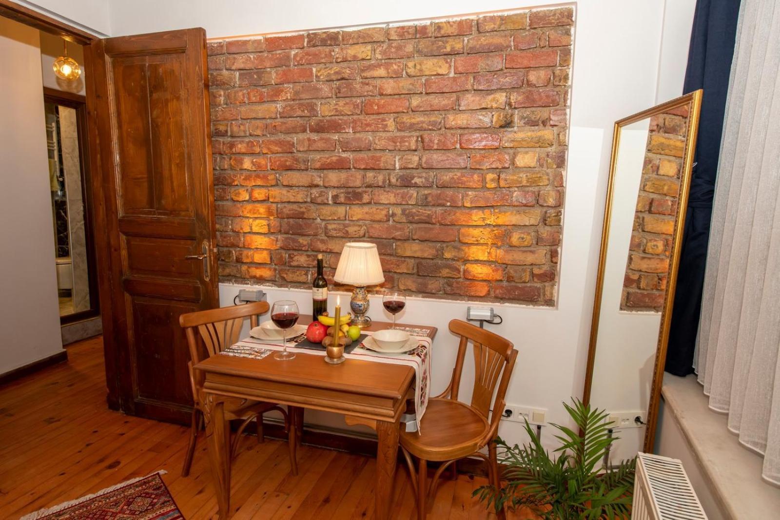 Historical & Retro House @central Of Taksim Apartment Istanbul