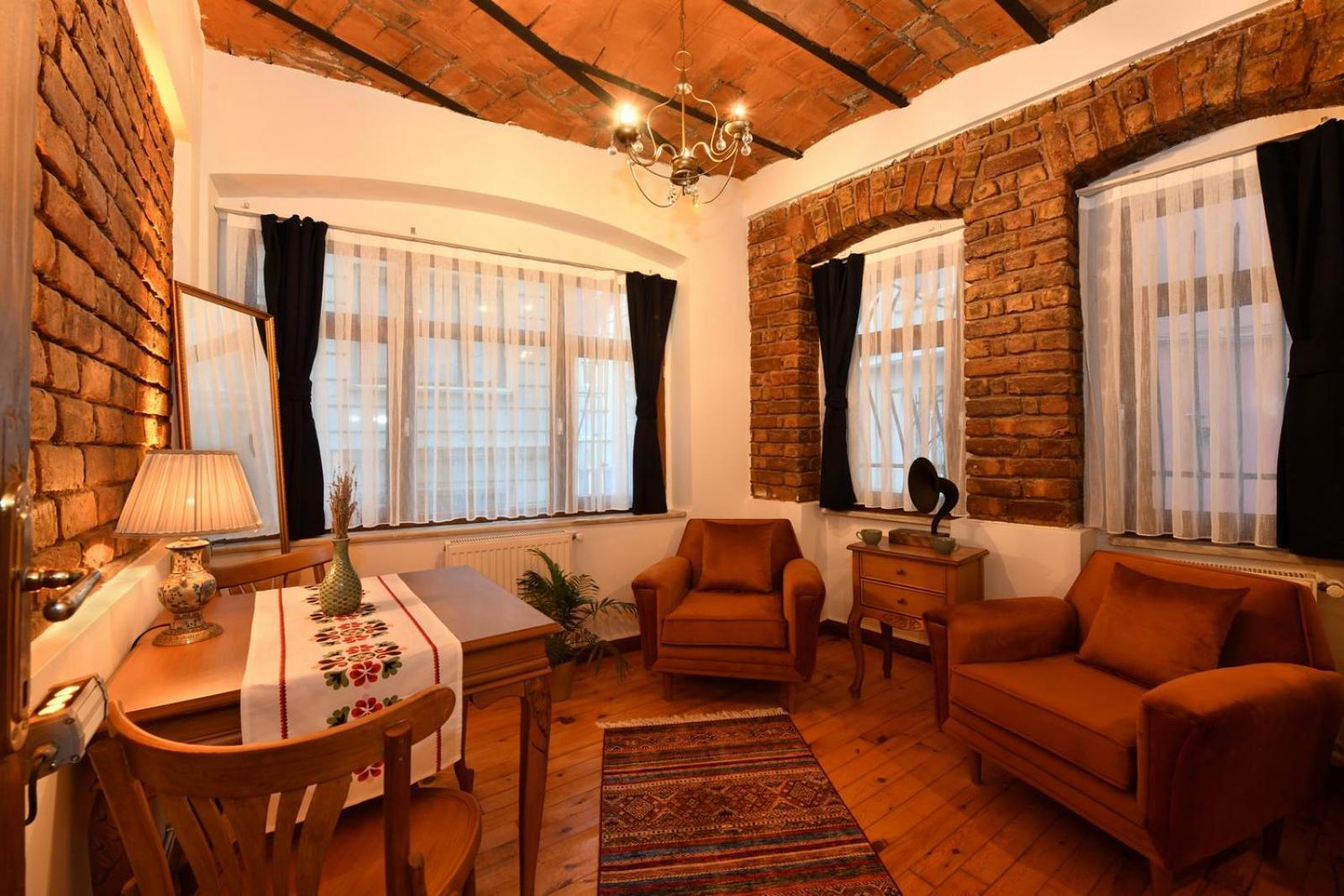 Historical & Retro House @central Of Taksim Apartment Istanbul
