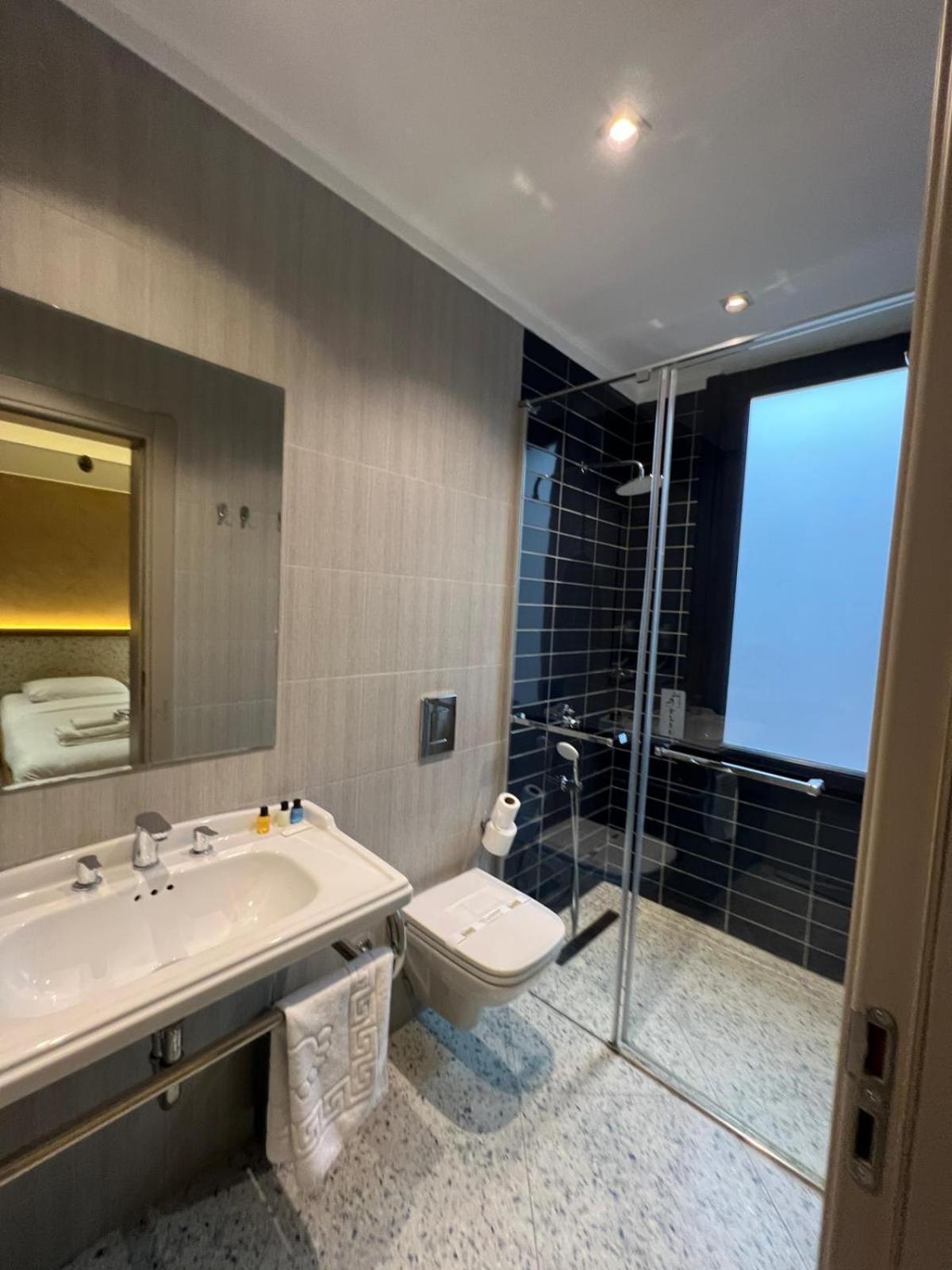 Hotel 21 *