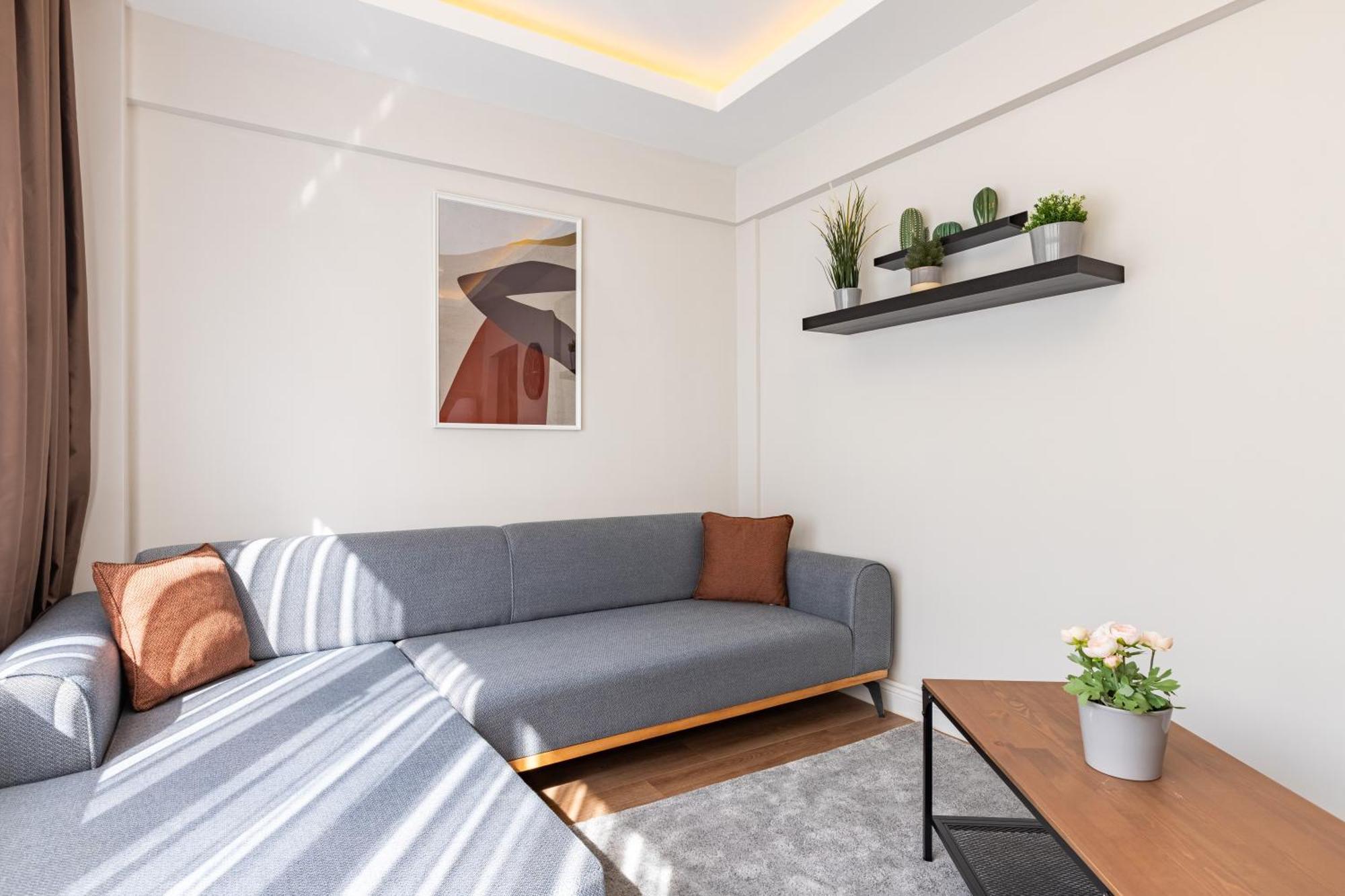 Kiztasi Apartments-orange And Blue Apartment Istanbul